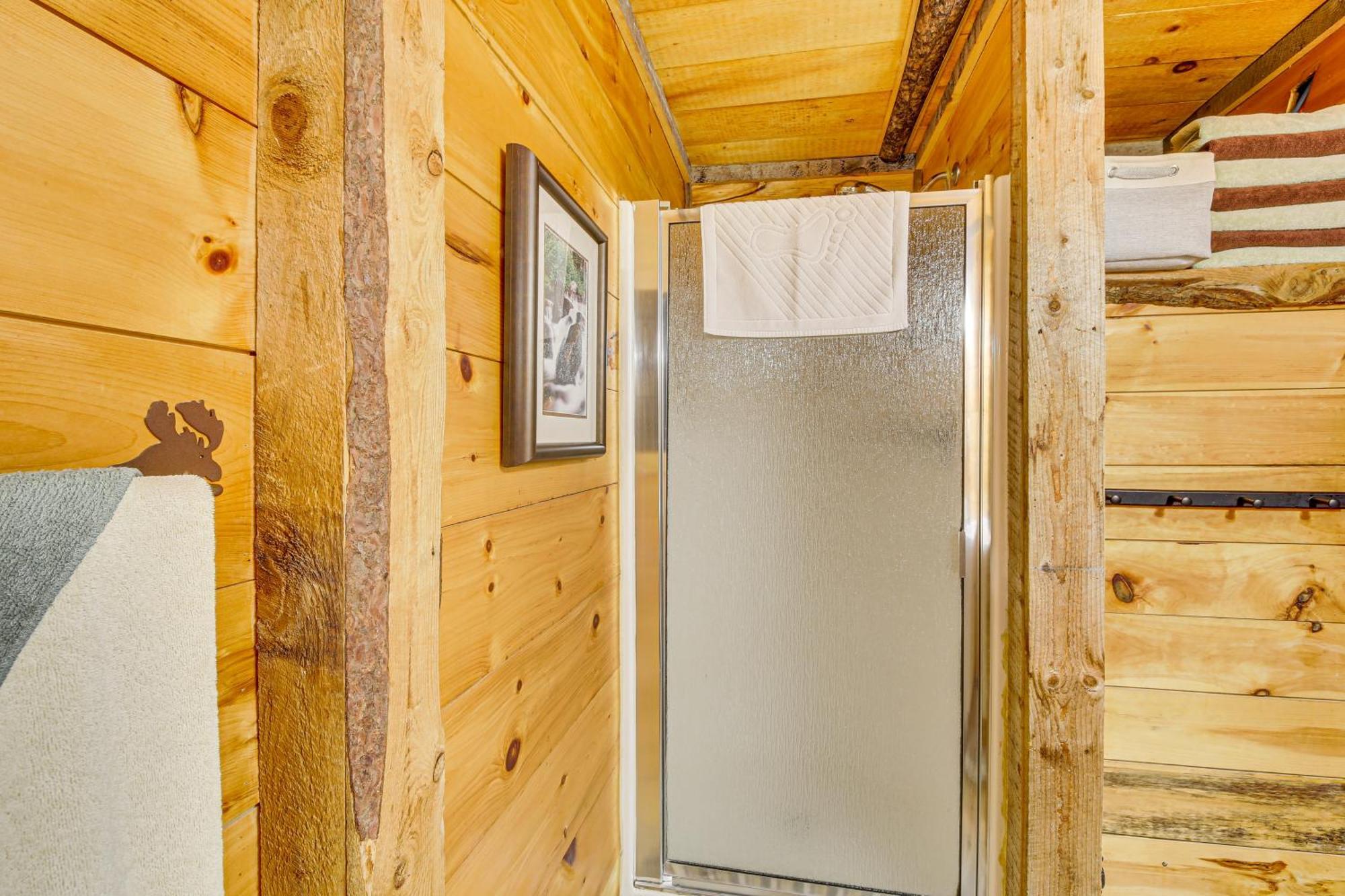 Rustic Searsport Cabin Loft And Sunroom On 10 Acres Zewnętrze zdjęcie